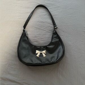 Black shoulder bag